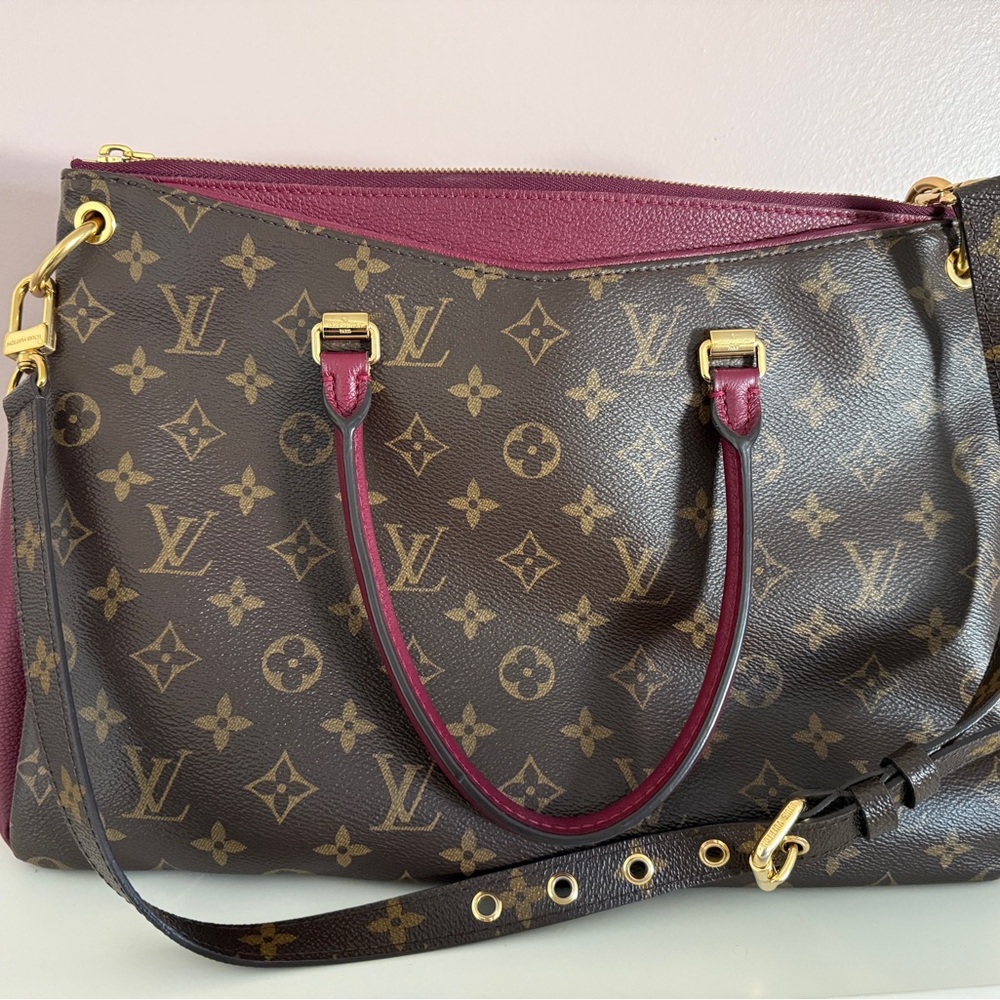 Louis Vuitton Pallas Women's Bag